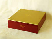 scatola con coperchio a battente colore oro